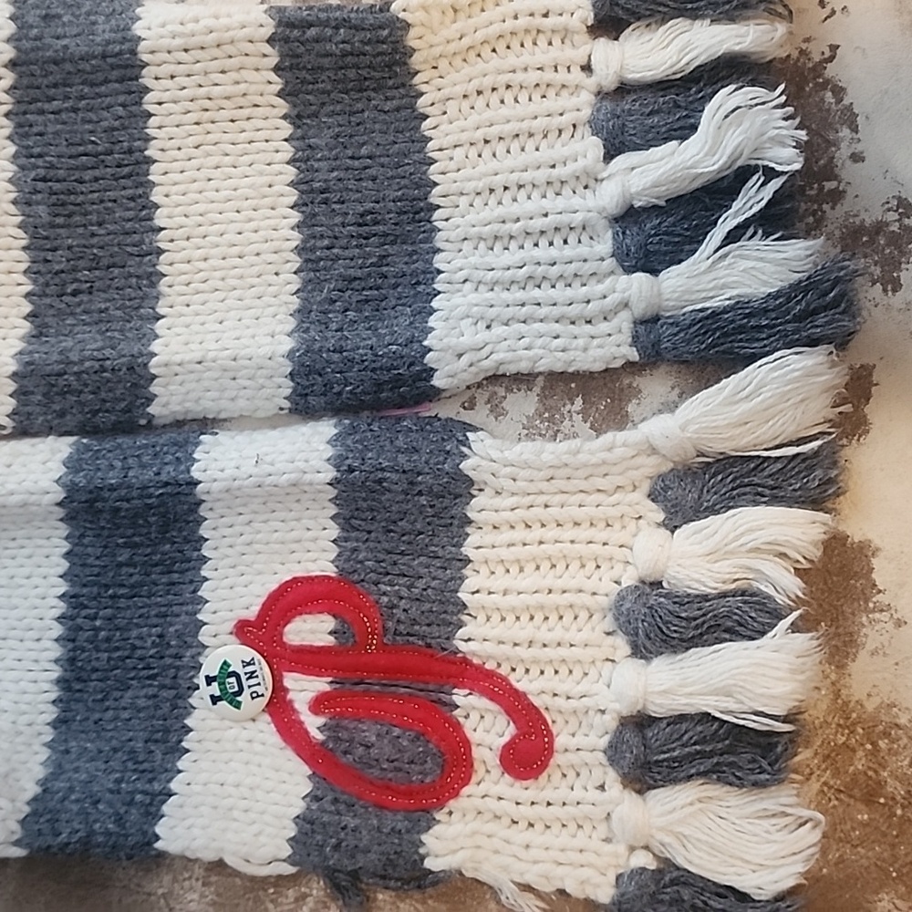 Rare 2007 Pink VS Gray Rugby Striped scarf With Pin. Size: OS